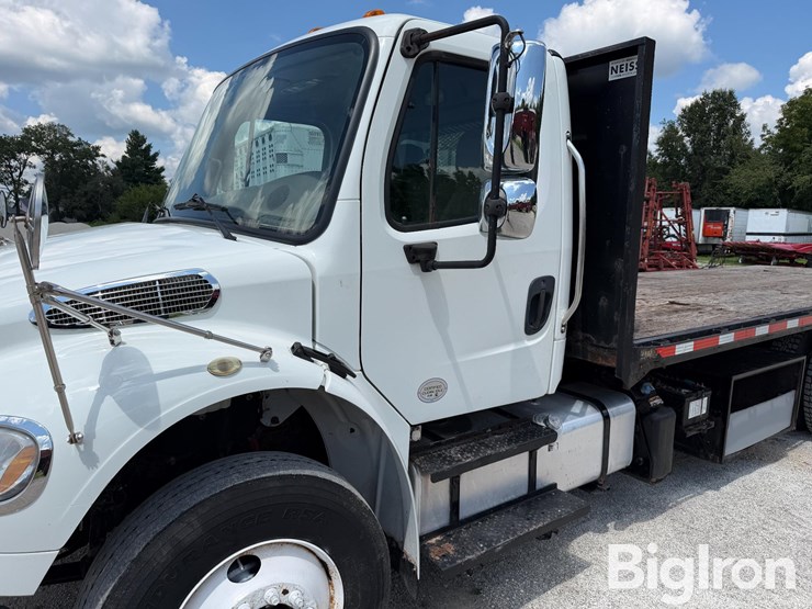 2016-freightliner-m2-t/a-6x4-flatbed-truck-image-9