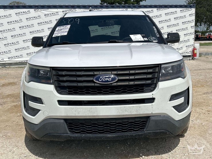 2016-ford-explorer-image-22