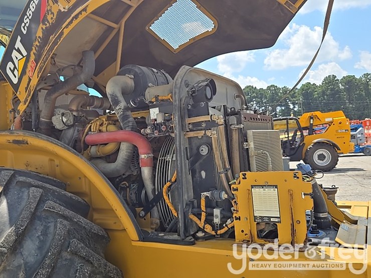 2020-caterpillar-cs56b-image-21