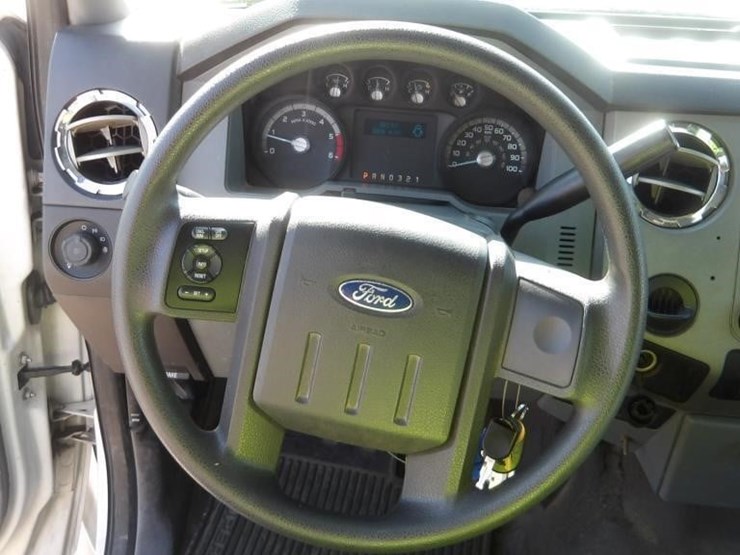 2011-ford-f550-image-23