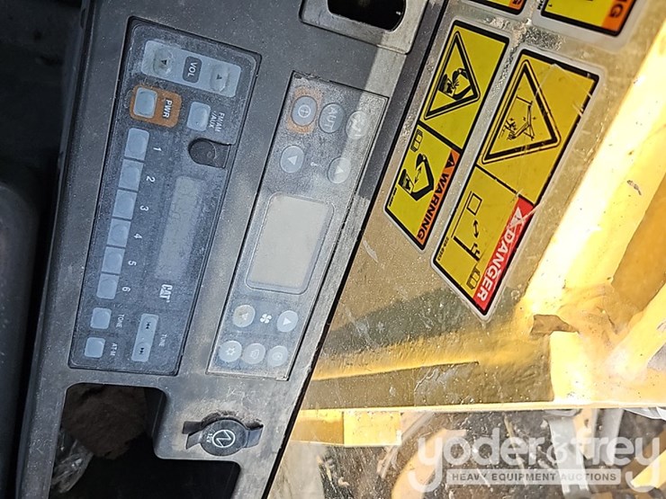 2015-caterpillar-336fl-image-29