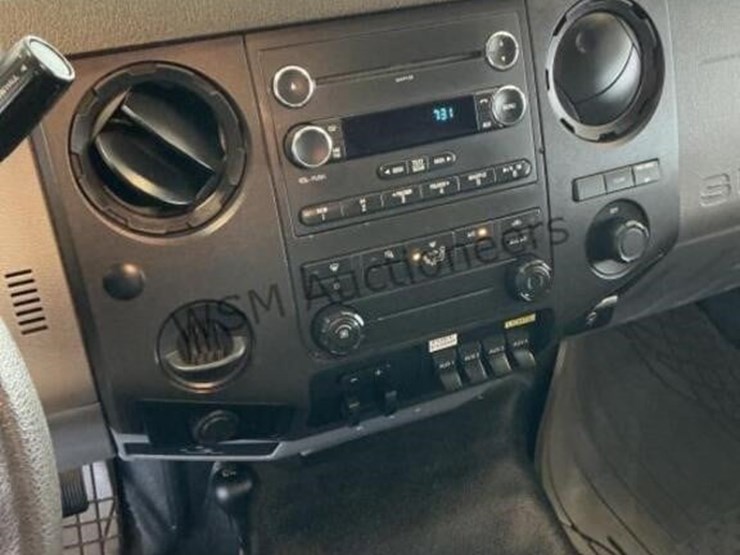 2013-ford-f550-image-21