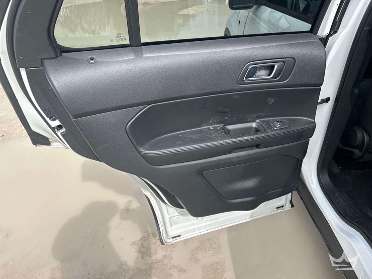 2016-ford-explorer-image-17