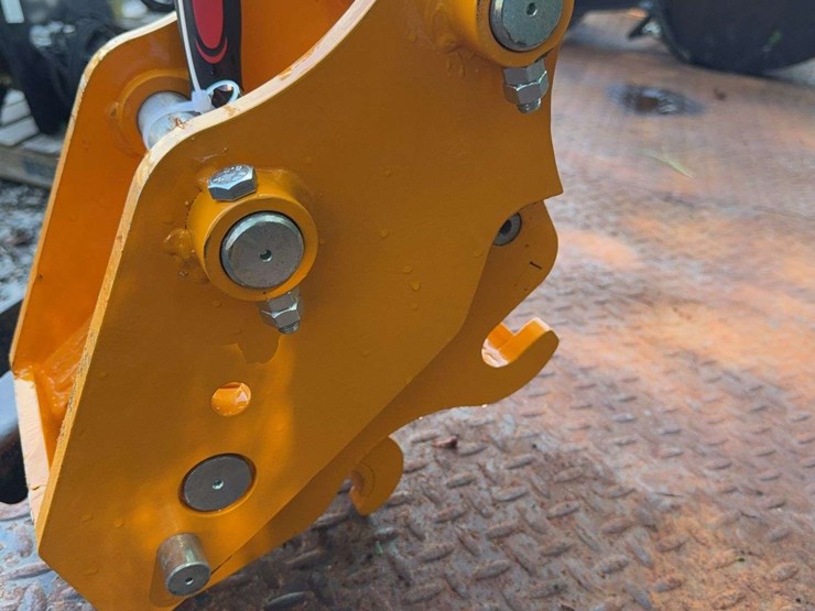 caterpillar-320-image-2