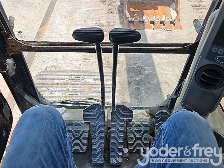 2015-caterpillar-336fl-image-32