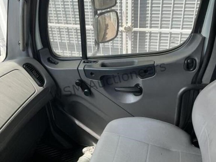 2019-freightliner-114sd-image-29