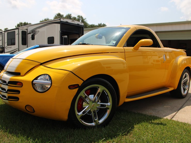 #135-•-offered-at-no-reserve-|-2005-chevrolet-ssr-image-3