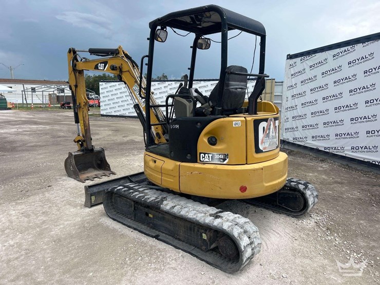 2015-caterpillar-304e2-mini-excavator-image-4