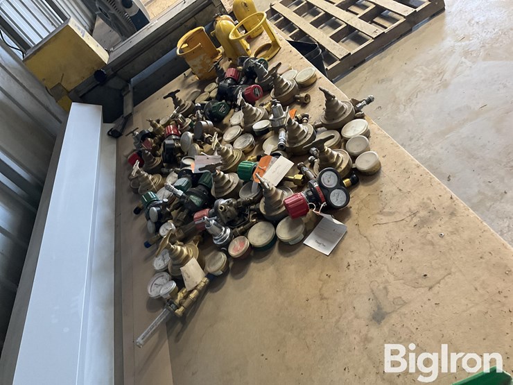 oxygen-acetylene-regulators-&-safety-caps-image-5