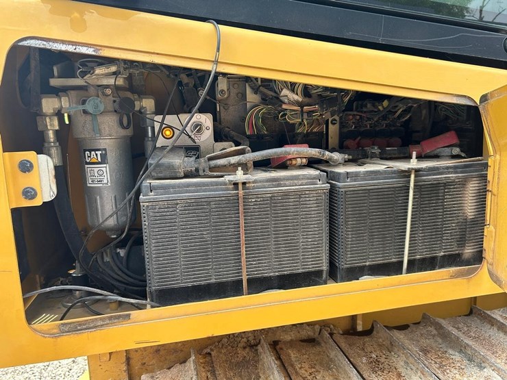 2016-caterpillar-d4k2-lgp-image-15