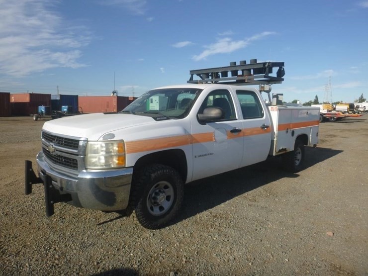 2009-chevrolet-3500hd-image-1