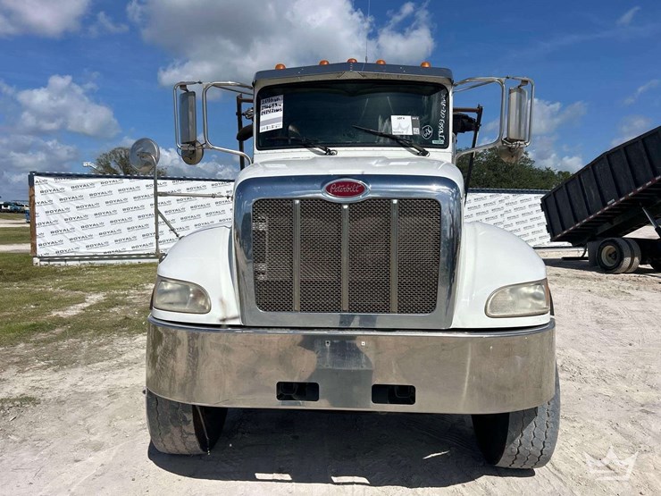 2016-peterbilt-348-image-30