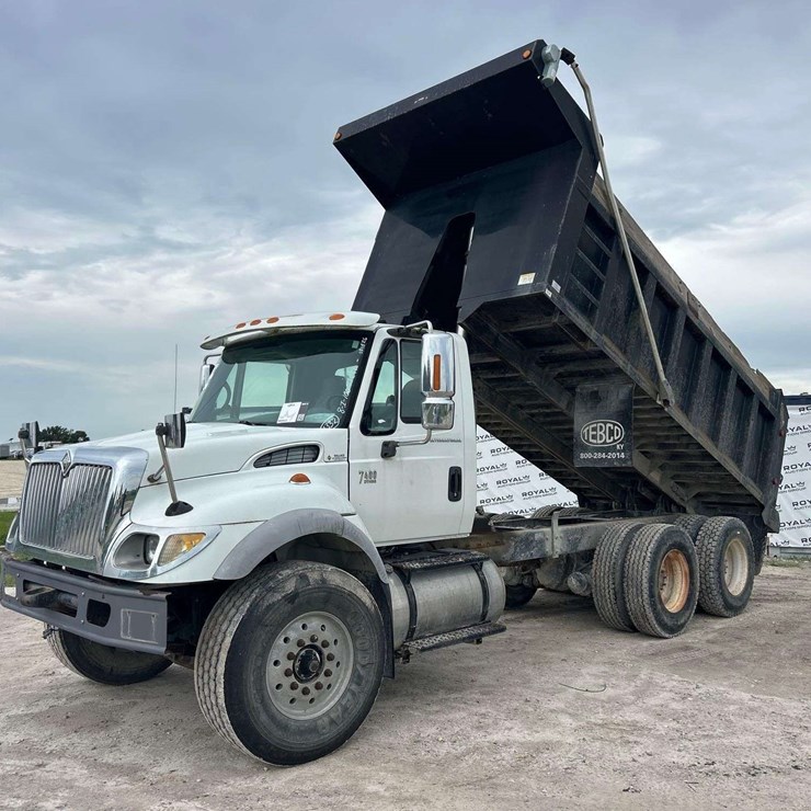 2006 INTERNATIONAL 7400