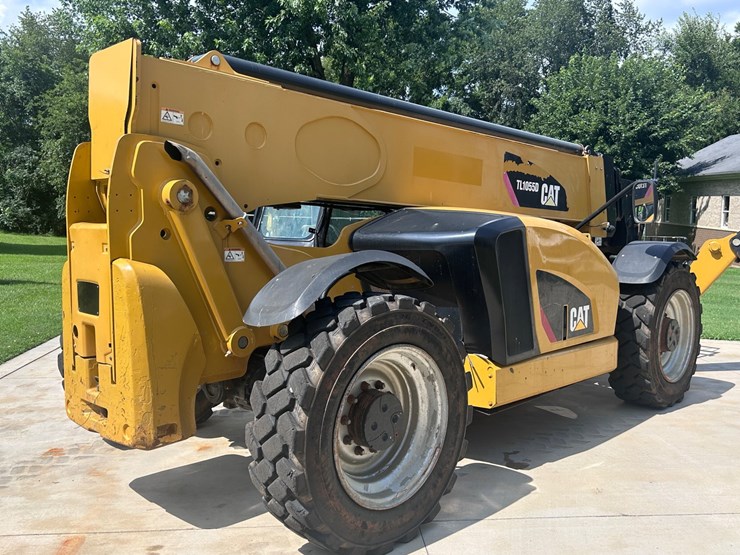 2017-caterpillar-tl1055d-image-6