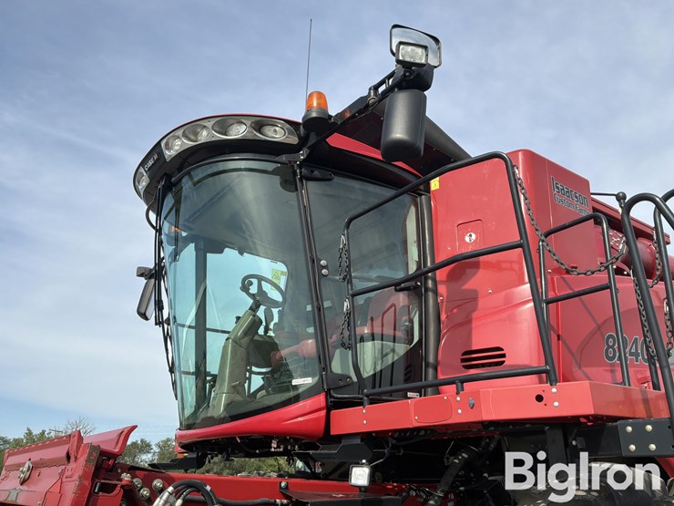 2016-case-ih-8240-image-14