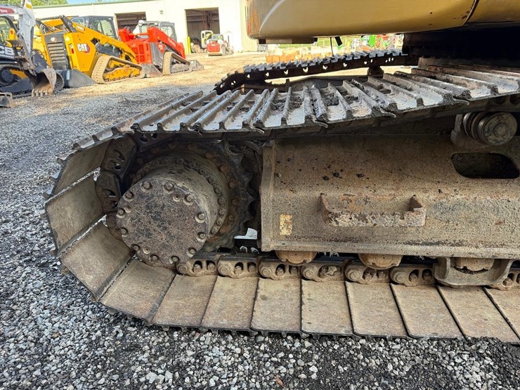 2016-deere-245g-lc-image-10