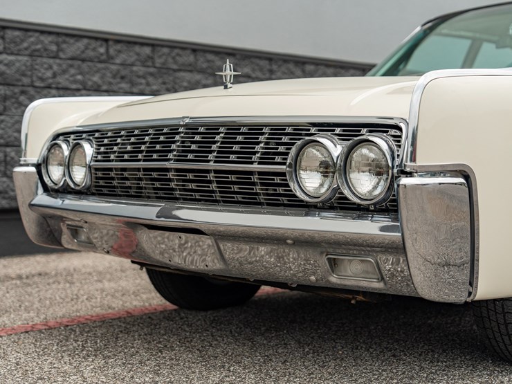 #111-•-1962-lincoln-continental-sedan-image-34
