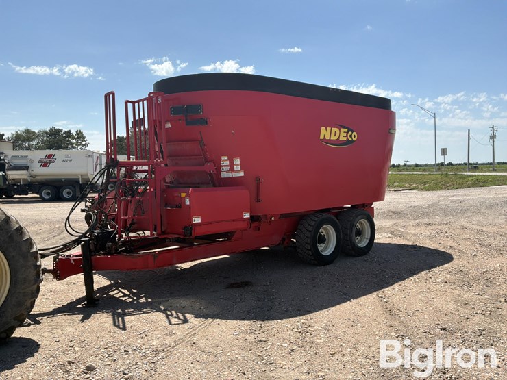 2022-nde-22fs1200d-t/a-feed-mixer-wagon-image-1