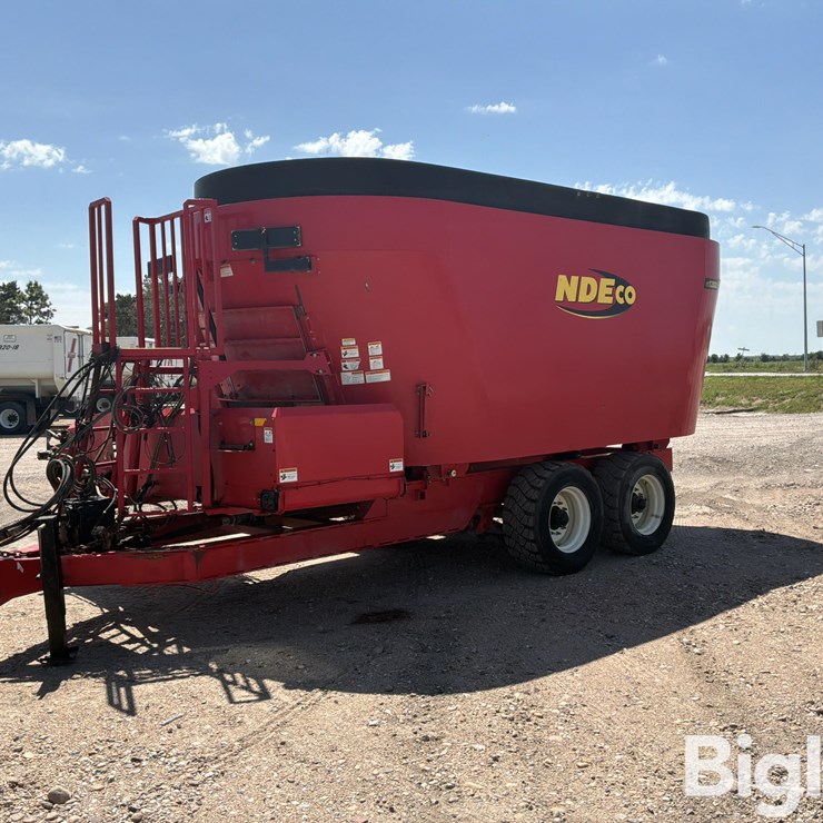 2022 NDE 22FS1200D T/A Feed Mixer Wagon