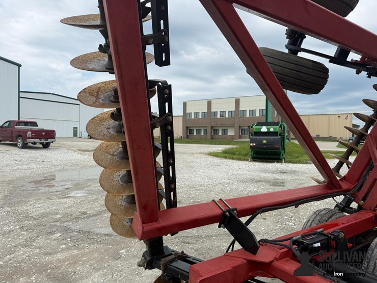 2010-case-ih-340-image-12