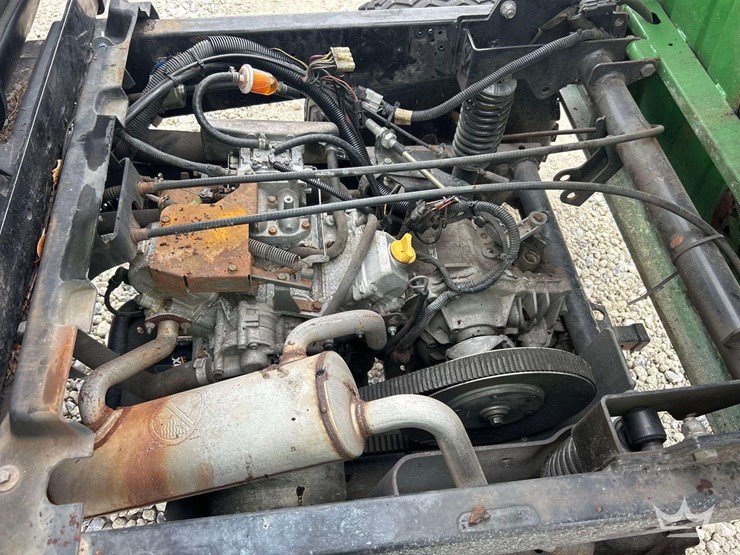 2016-john-deere-gator-image-8