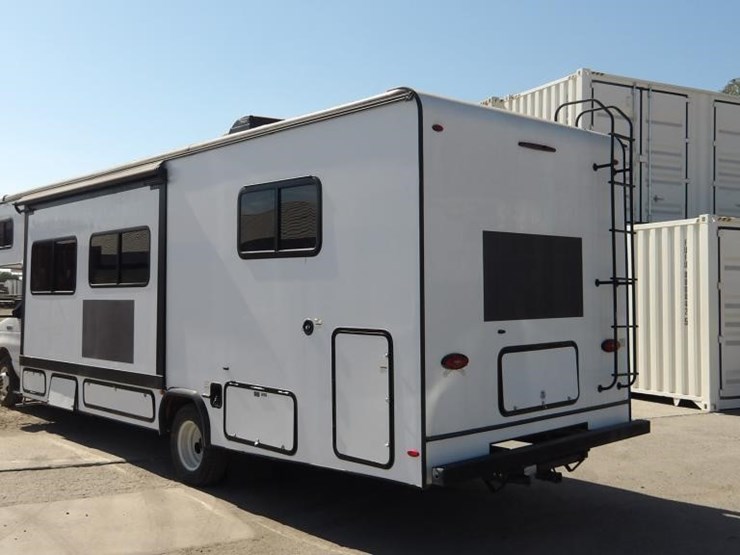 2021-ford-e450-image-4