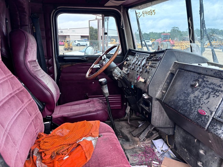 1994-peterbilt-377-image-7