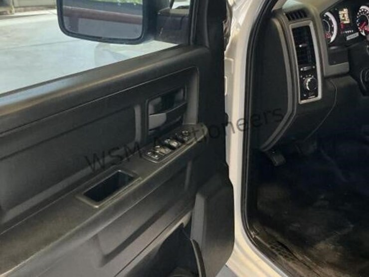2016-dodge-1500-image-24