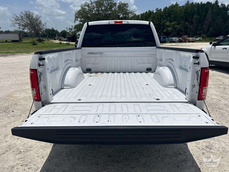2017-ford-f150-image-15