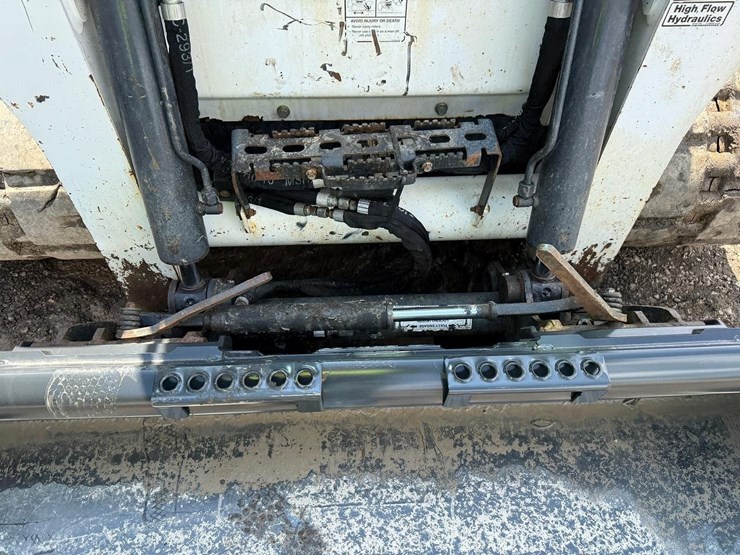 2022-bobcat-t770-image-8
