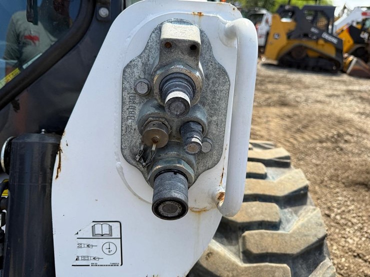 2024-bobcat-s770-image-11
