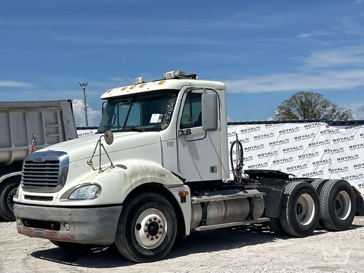 2006-freightliner-columbia-120-image-1
