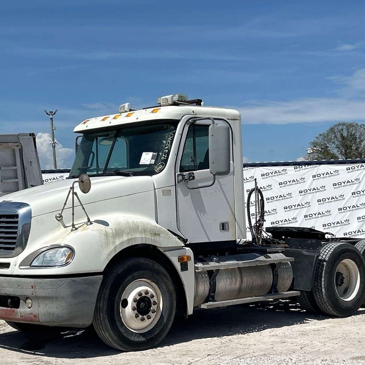 2006 FREIGHTLINER COLUMBIA 120