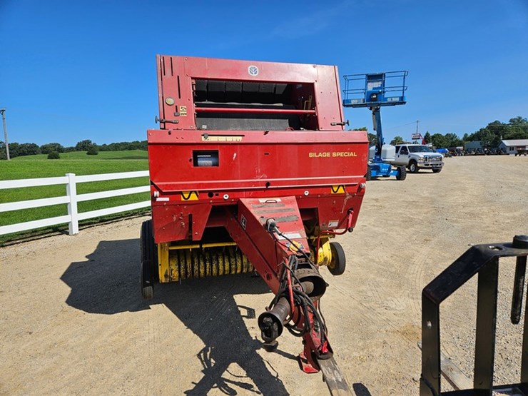 new-holland-644-image-8