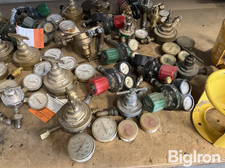 oxygen-acetylene-regulators-&-safety-caps-image-9