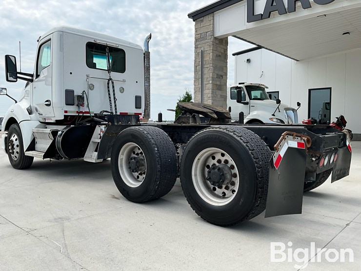 2015-kenworth-t680-image-7