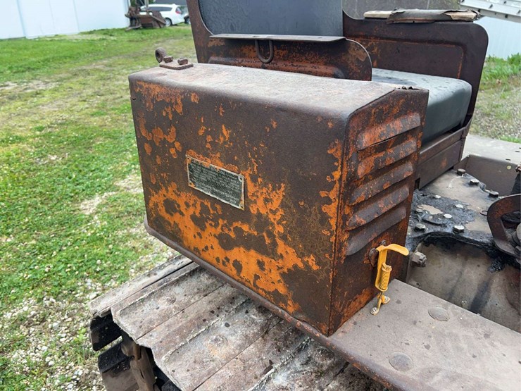 cletrac-25-crawler-image-22