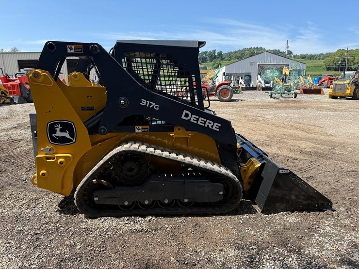 2024-deere-317g-image-5