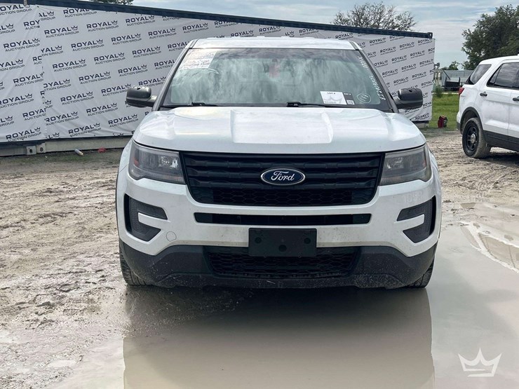 2016-ford-explorer-image-24