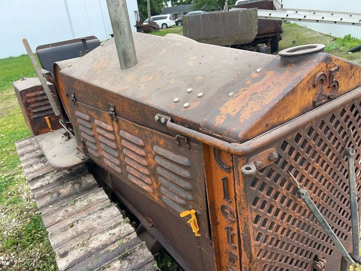 cletrac-25-crawler-image-10