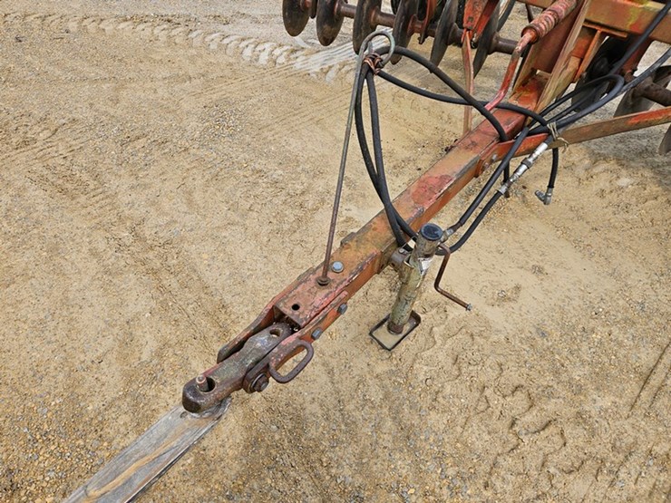 massey-ferguson-620-image-9
