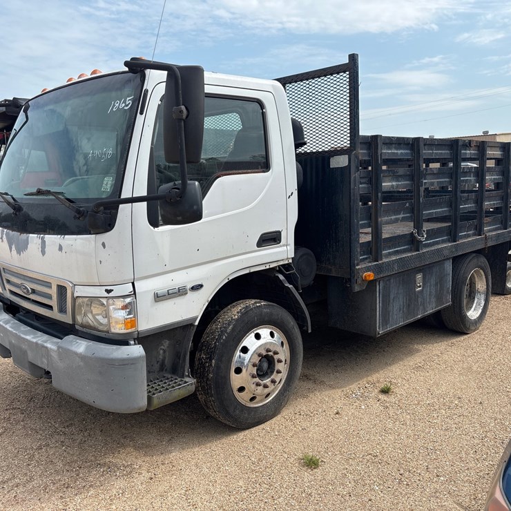 2006 FORD LCF