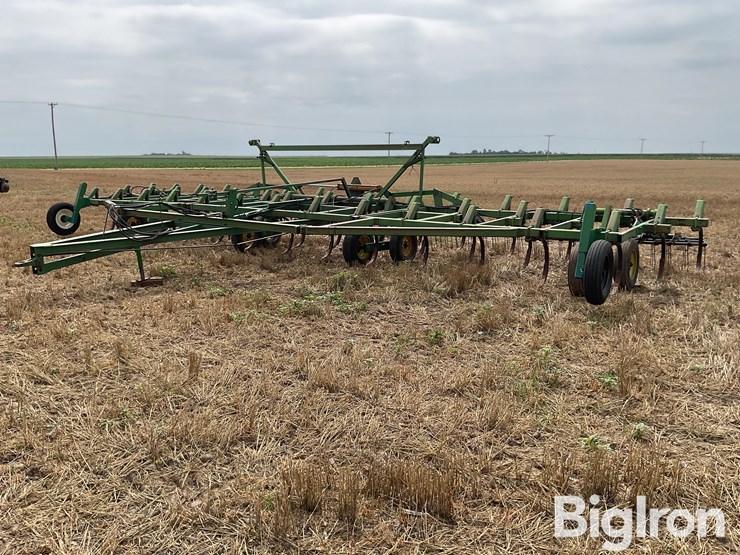john-deere-1650-image-1