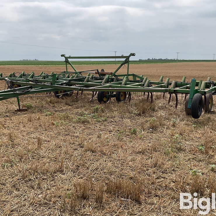 JOHN DEERE 1650