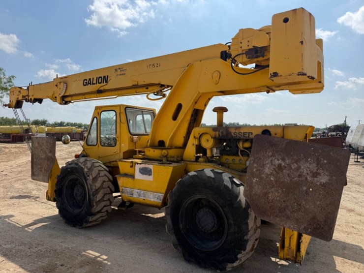 2015-jlg-8042-image-10