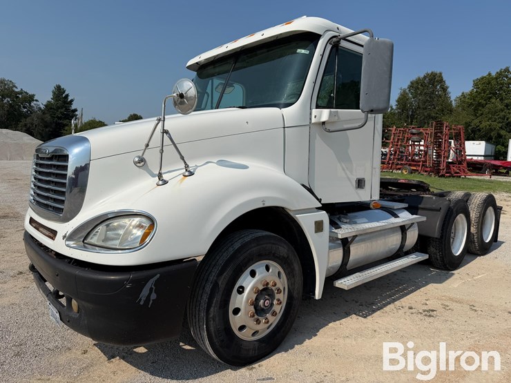 2007-freightliner-columbia-120-image-1