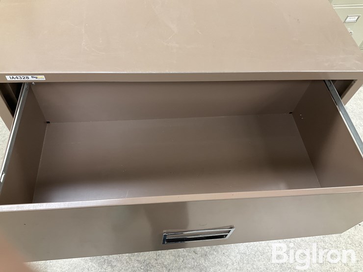 cabinet-w/3-drawers-image-10