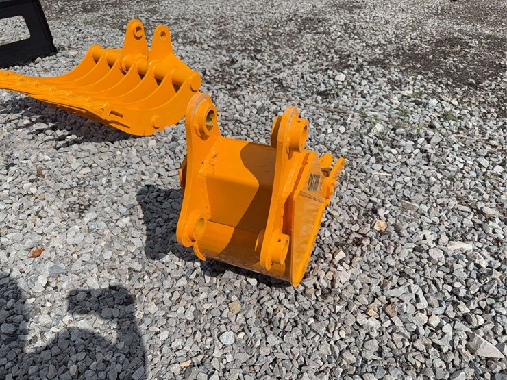 caterpillar-305-image-4