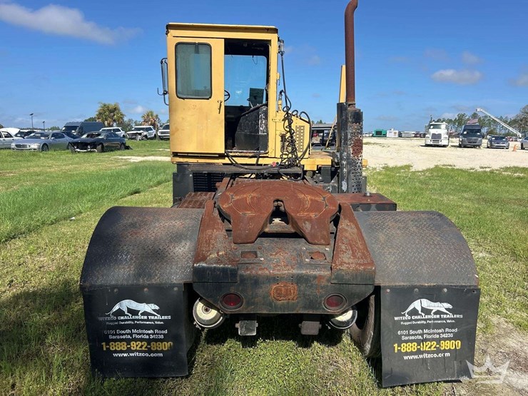 yard-spotter-truck-image-10