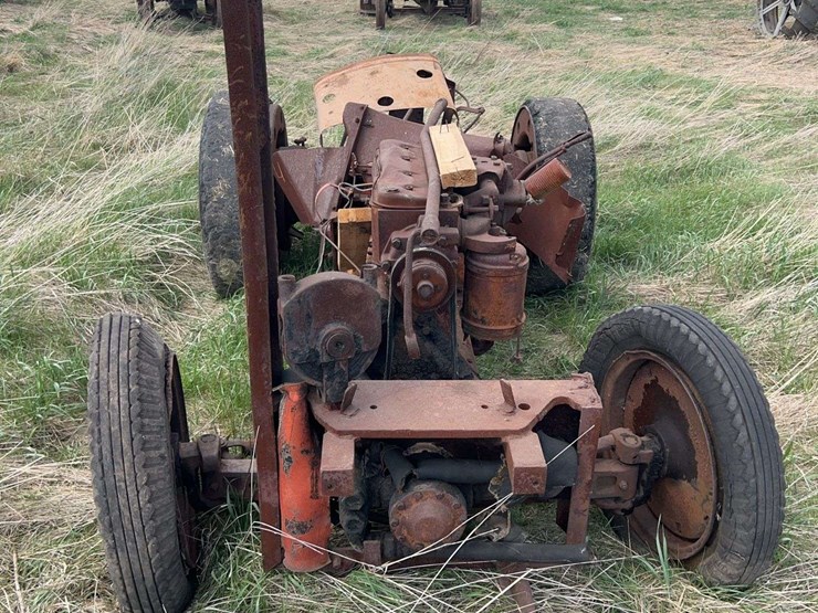 allis-chalmers-u-industrial-parts-tractor-image-8